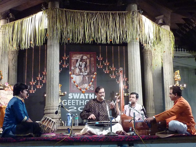 2011Jan11KuthiraMalikaAjoyChakrabartySwatiSangeethotsavam2011 002.jpg - Pandit Ajoy Chakrabarty  and party